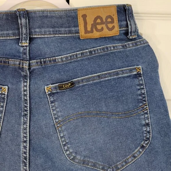 LEE JEANS 14 Short LIKE NEW - Picture 1 of 8